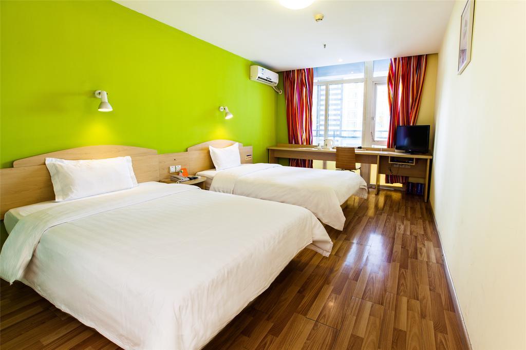 7Days Inn Zhu Hai Gong Bei Tunnel Portal Zhuhai Room photo